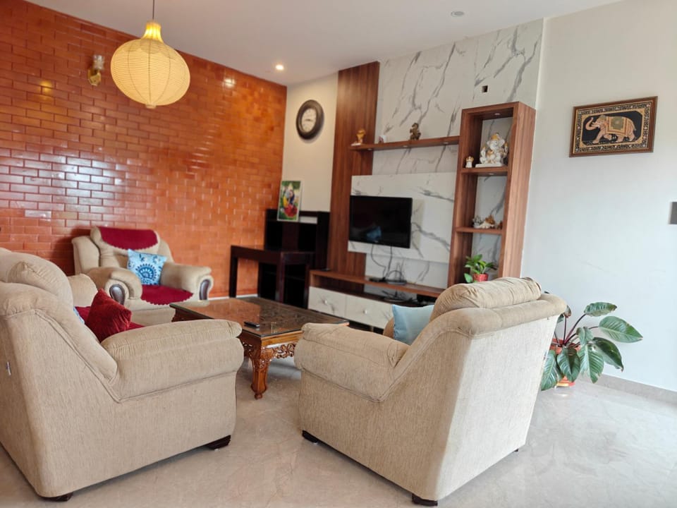 Communal lounge/ TV room, TV and multimedia, Living room, Seating area