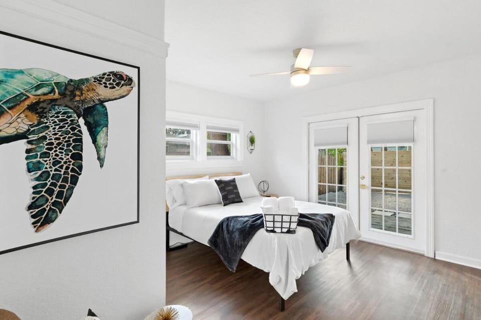 Incredible 3br Home with Yard near Beach and Downtown House in Lake Worth