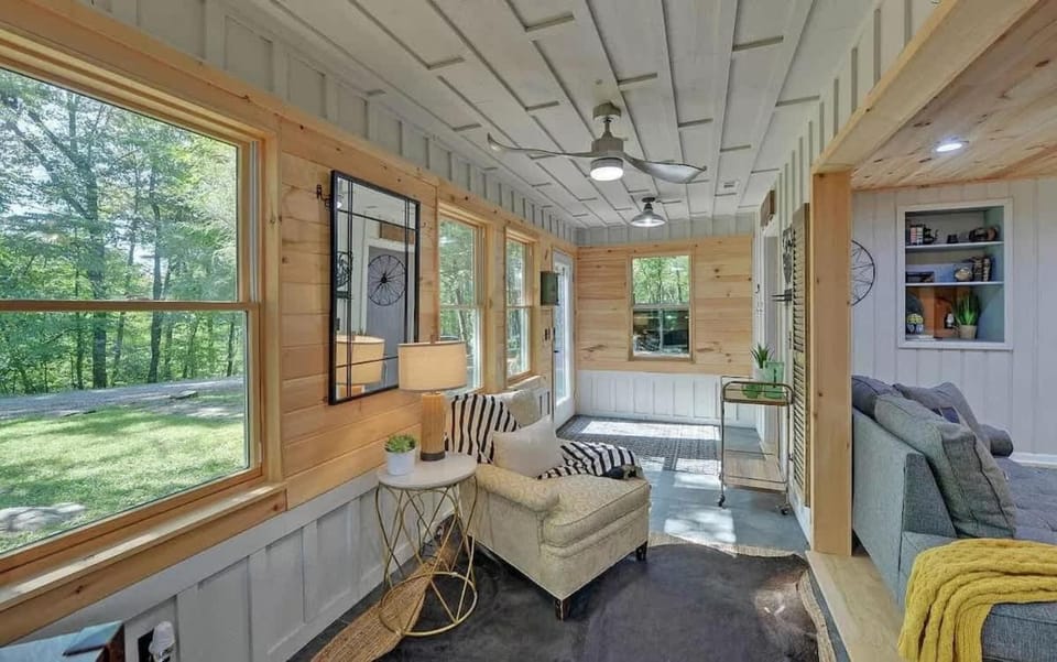 Luxe Sunset Views -Relax Near Roo Winery- Hottub House in Georgia