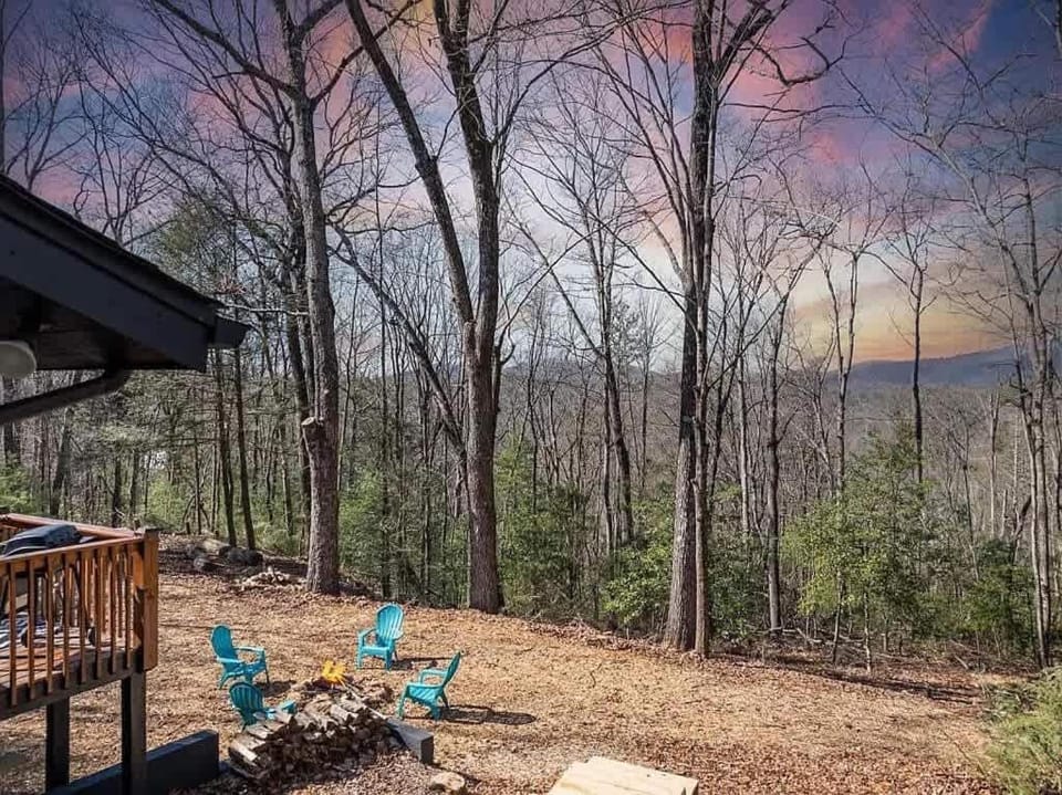 Luxe Sunset Views -Relax Near Roo Winery- Hottub House in Georgia