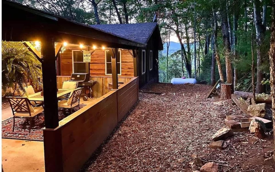 Luxe Sunset Views -Relax Near Roo Winery- Hottub House in Georgia
