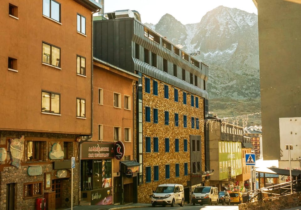 Neighbourhood, Street view