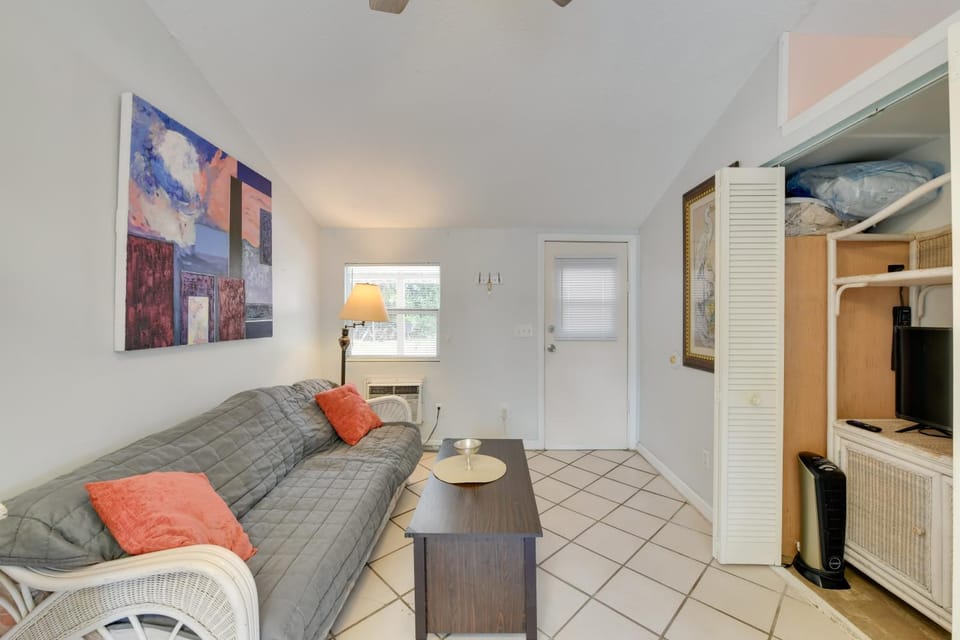1 Mi to Nokomis Beach: Quiet Getaway w/ Fire Pit Apartment in Nokomis