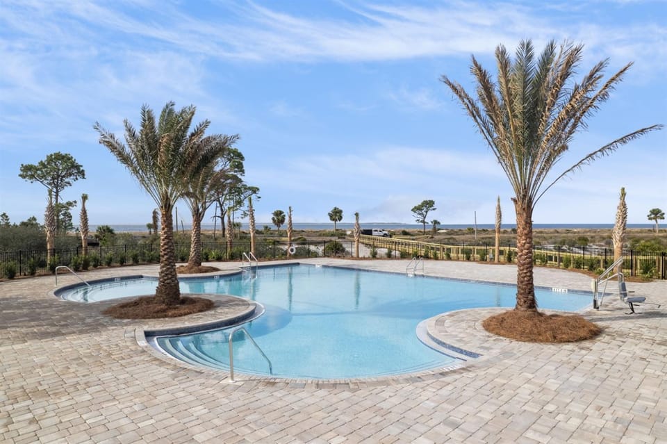 SPRING PROMO Fenced In Yard Golf Cart, Walk To Beach House in Florida
