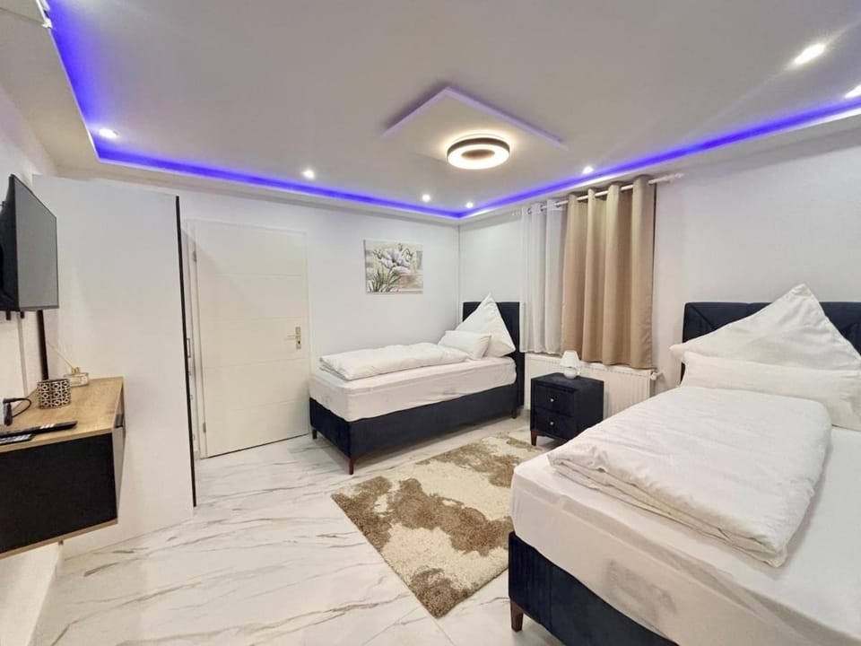 Bed, TV and multimedia, Bedroom