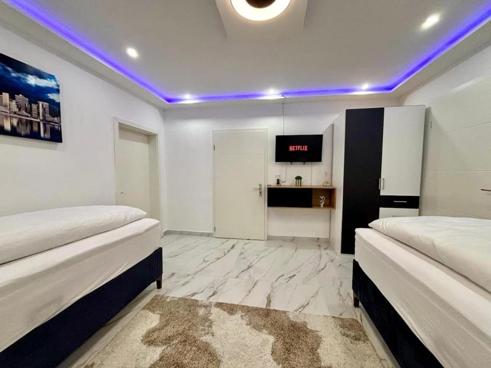 Bed, TV and multimedia, Bedroom, wardrobe