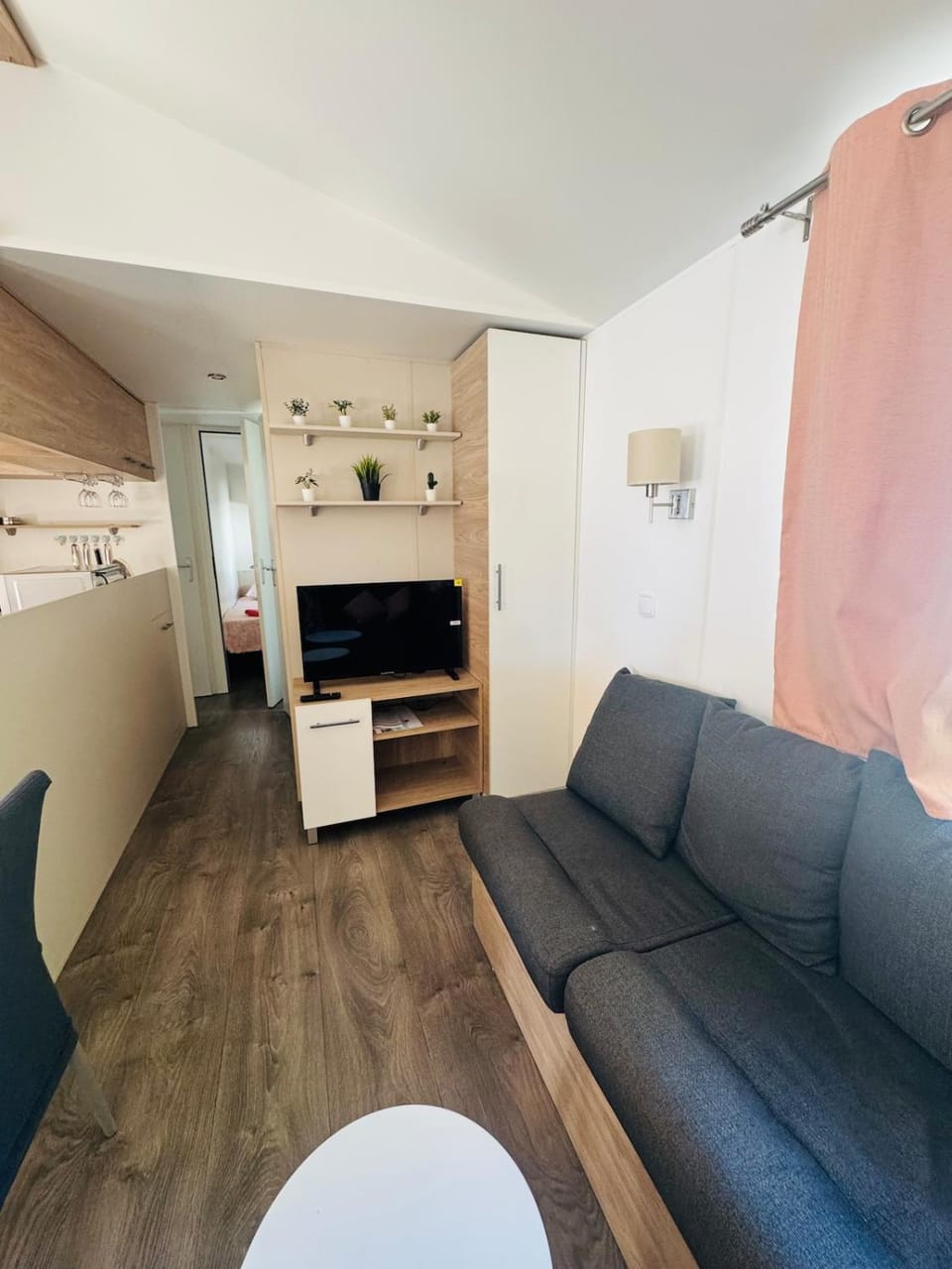 Communal lounge/ TV room, TV and multimedia, Kitchen or kitchenette, Living room, Seating area, Evening entertainment