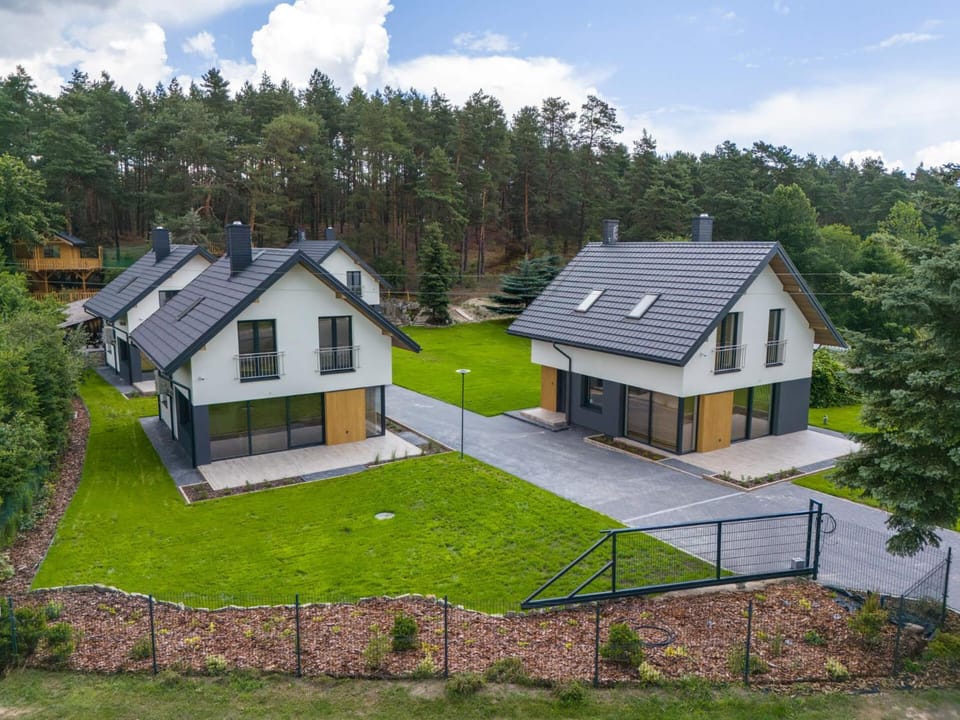 Property building, Spring, Day, Natural landscape, Bird's eye view, Garden, Canoeing, Garden view