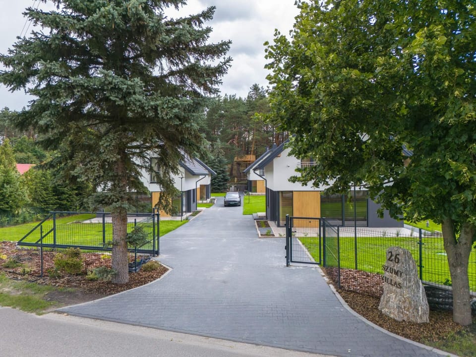 Property building, Spring, Day, Neighbourhood, Natural landscape, Garden, Garden view, Street view