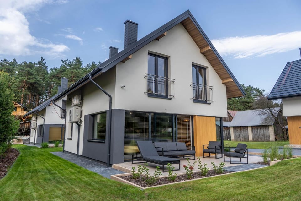 Property building, Garden, Seating area, Garden view