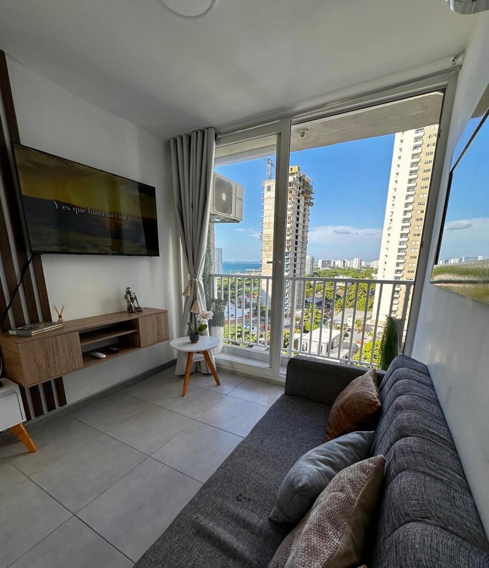 Communal lounge/ TV room, Natural landscape, TV and multimedia, View (from property/room), Balcony/Terrace, Living room, City view, Sea view