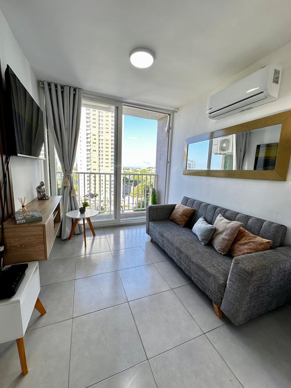 Communal lounge/ TV room, TV and multimedia, View (from property/room), Balcony/Terrace, Living room, air conditioner