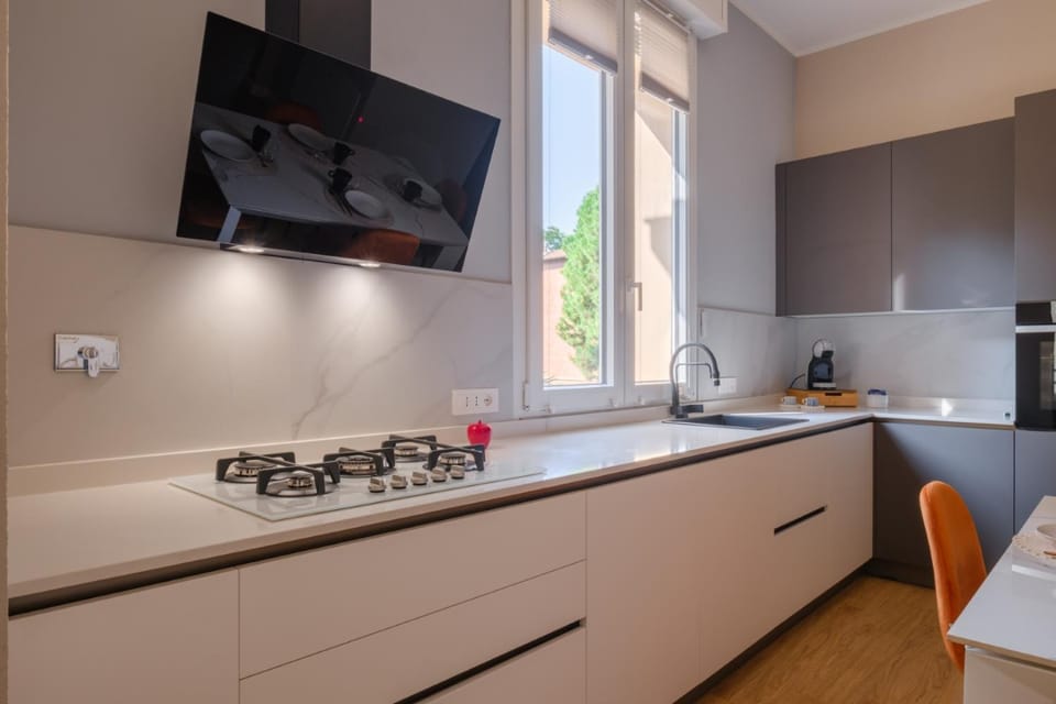 Kitchen or kitchenette, Dining area, stove
