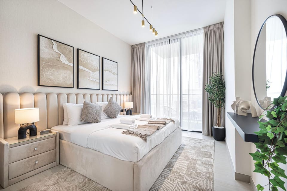 Bed, Living room, Photo of the whole room, Seating area, Bedroom, City view, towels