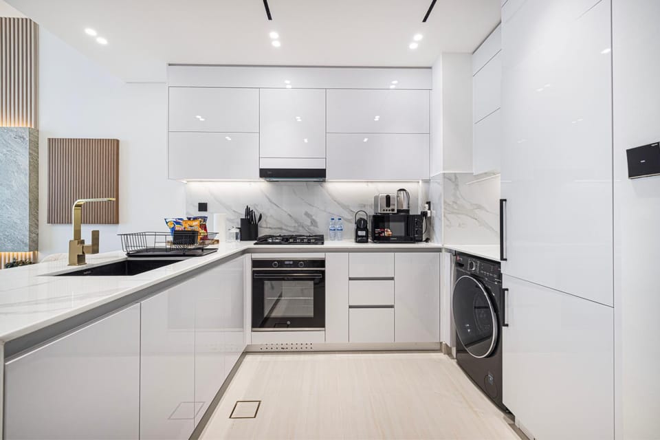 Coffee/tea facilities, Kitchen or kitchenette, dishwasher, oven, stove, toaster
