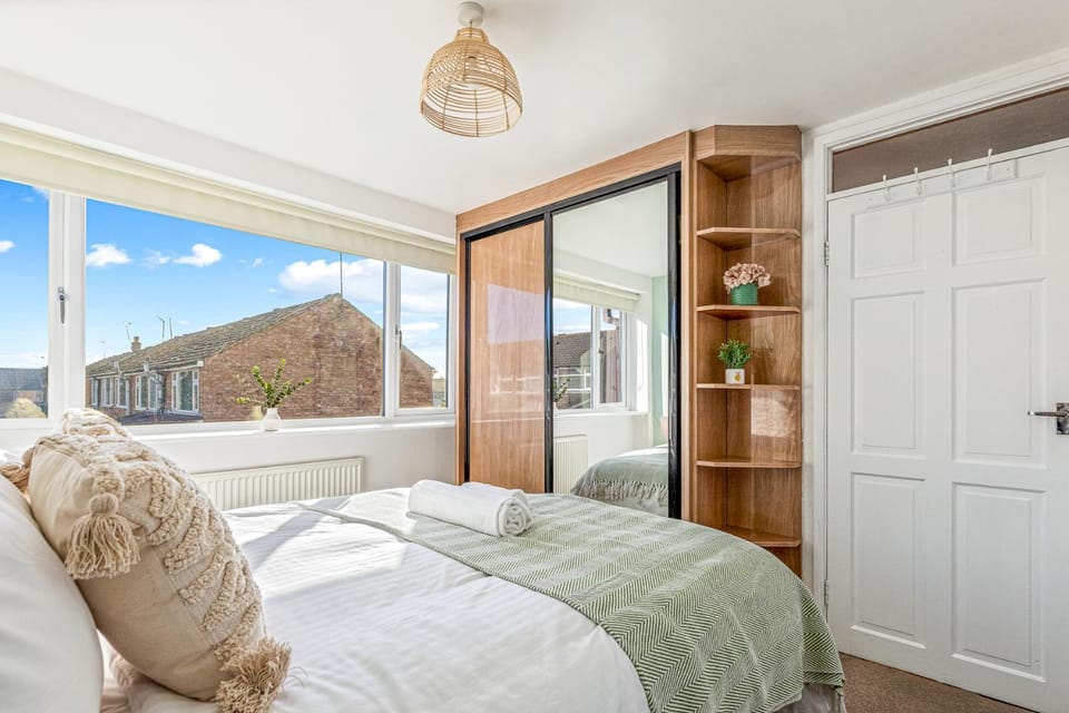 Bedroom, wardrobe
