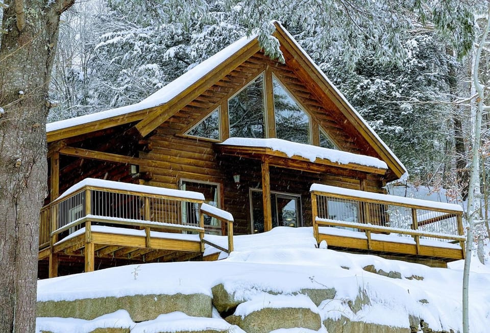 Property building, Natural landscape, Winter, View (from property/room), Seating area, Bedroom, fireplace