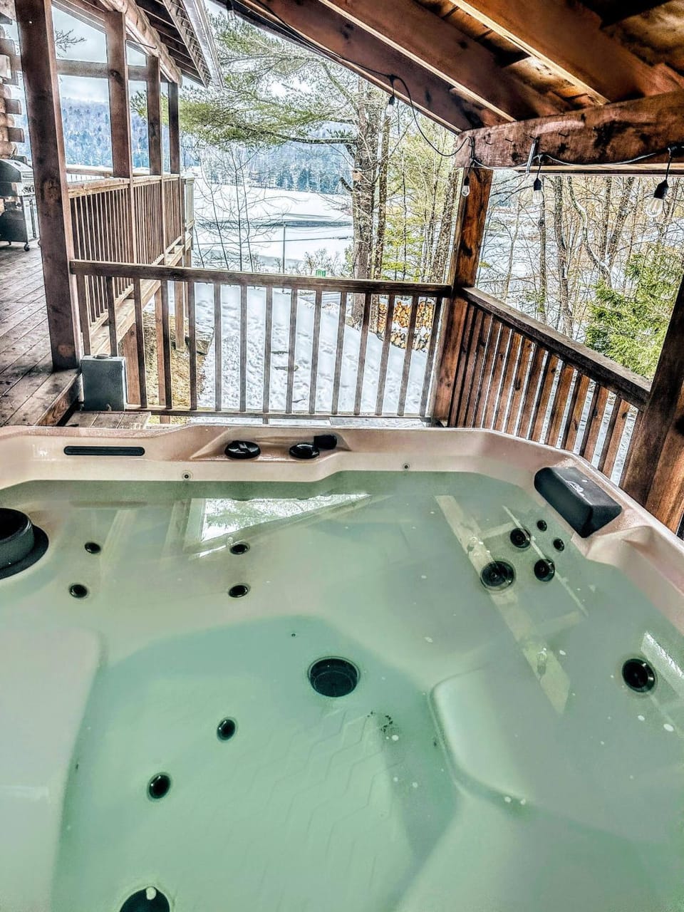 Hot Tub, Balcony/Terrace, Lake view, group of guests, Family