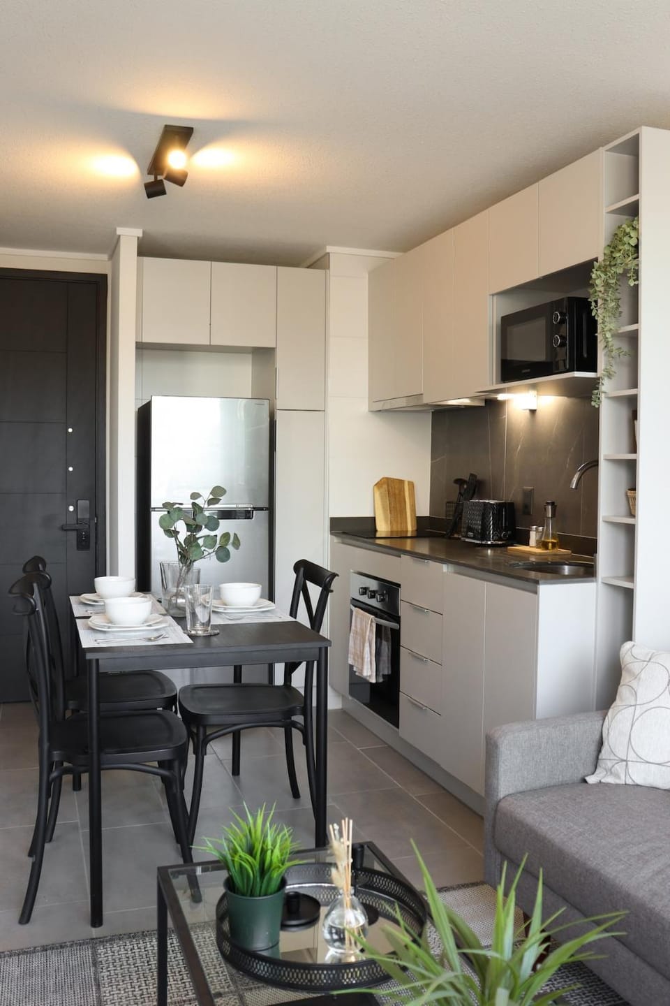 Kitchen or kitchenette, Dining area