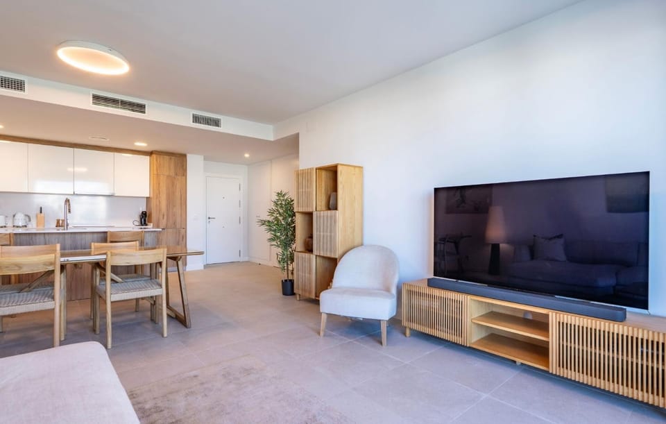 TV and multimedia, Kitchen or kitchenette, Living room, Seating area, Dining area