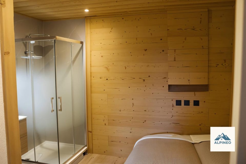 Shower, Bedroom