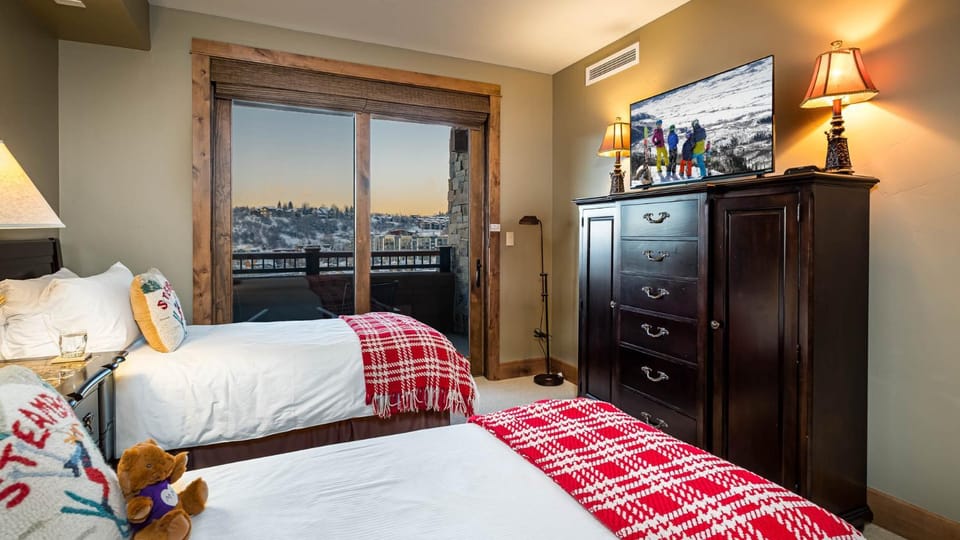 Bed, Bedroom, Mountain view