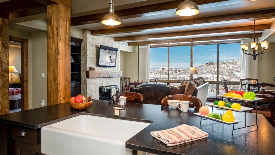 Living room, fireplace, kitchen