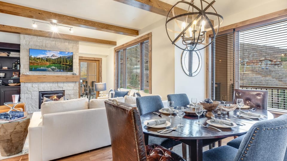 View (from property/room), Balcony/Terrace, Living room, Dining area, fireplace