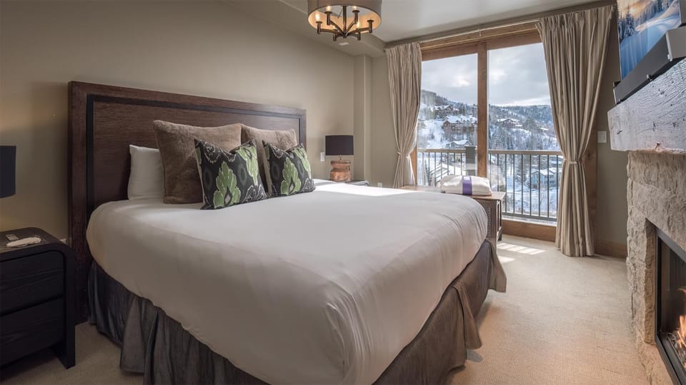 Bed, Winter, Bedroom, Mountain view, fireplace