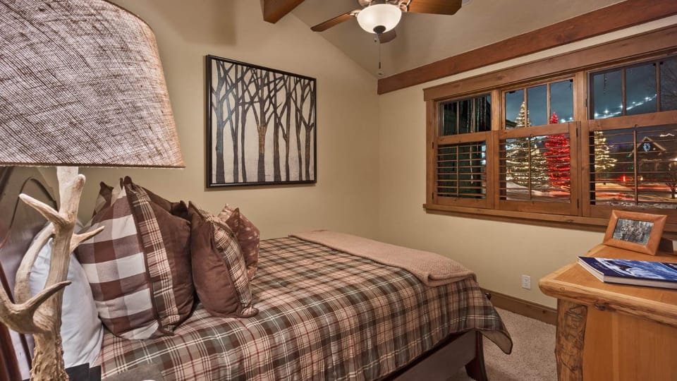 Bed, View (from property/room), Bedroom