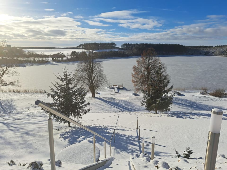 Domek Anastazja na Kaszubach z własną linią brzegową oraz balią House in Pomeranian Voivodeship