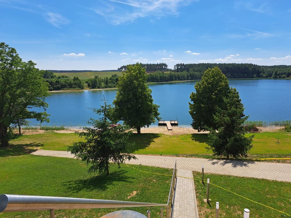 Domek Anastazja na Kaszubach z własną linią brzegową oraz balią House in Pomeranian Voivodeship