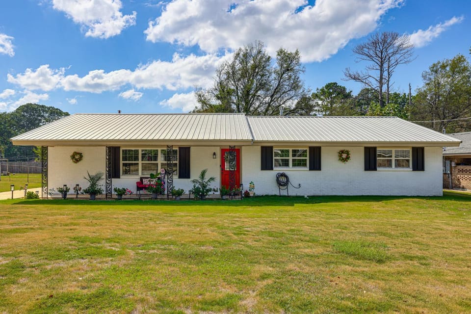 Quiet, Stylish & Convenient Home in Prattville House in Prattville