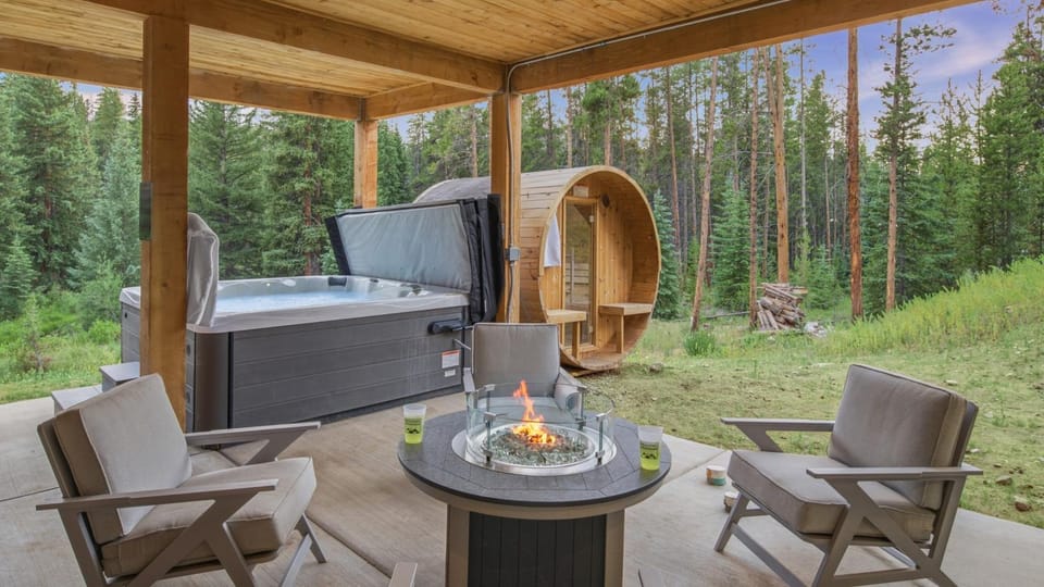 Day, Natural landscape, Garden, Hot Tub, Sauna, Balcony/Terrace, Seating area, fireplace