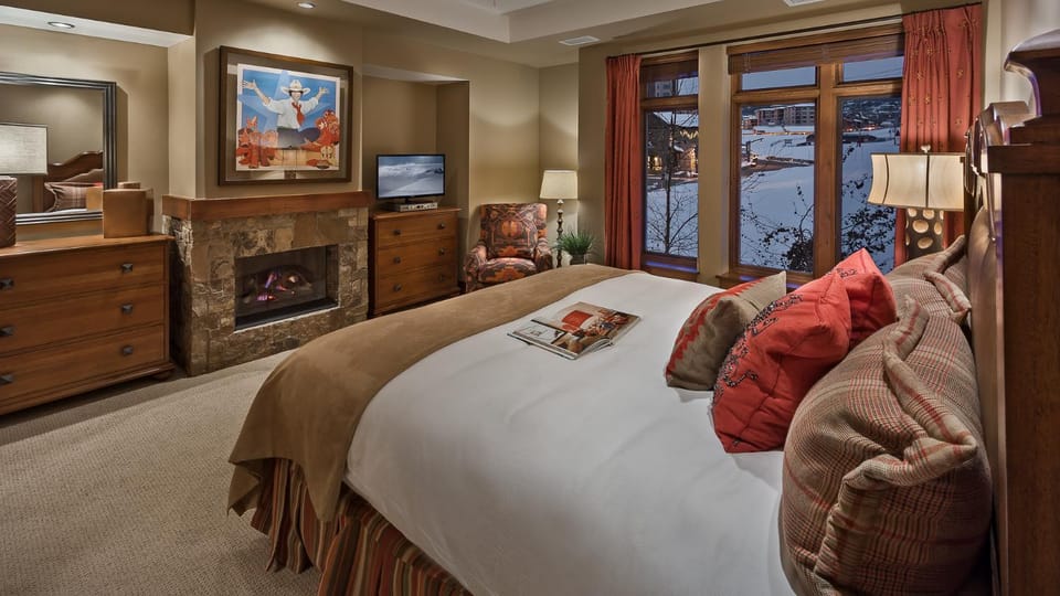 TV and multimedia, View (from property/room), Bedroom, fireplace