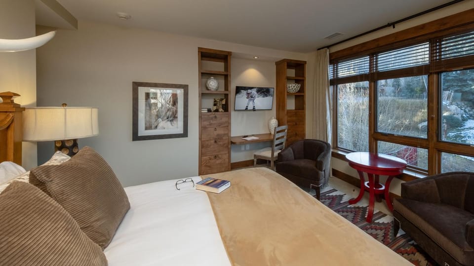 Bed, TV and multimedia, View (from property/room), Bedroom, furniture