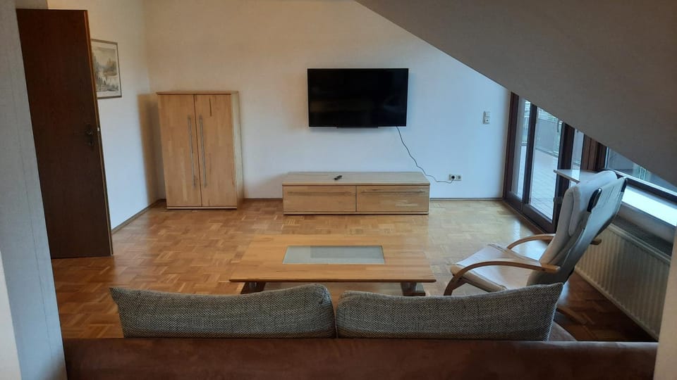 Communal lounge/ TV room, TV and multimedia, Living room, Seating area