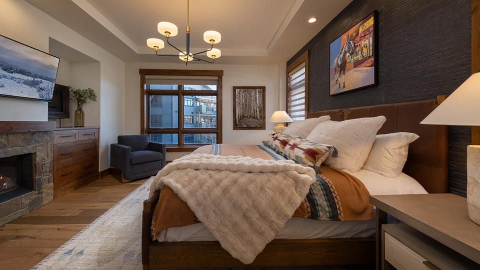 Bed, TV and multimedia, Bedroom, fireplace, furniture