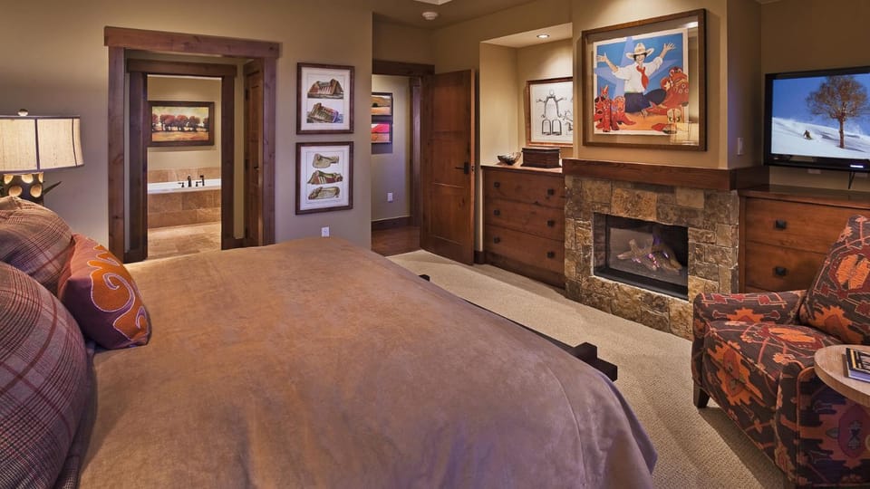TV and multimedia, Bedroom, fireplace, furniture