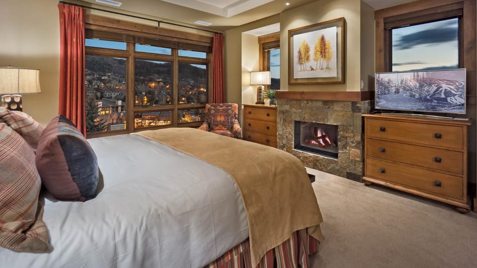 Bed, View (from property/room), Bedroom, fireplace, storage