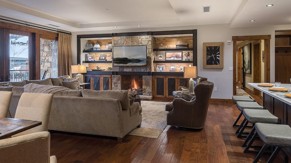 TV and multimedia, Seating area, fireplace, furniture
