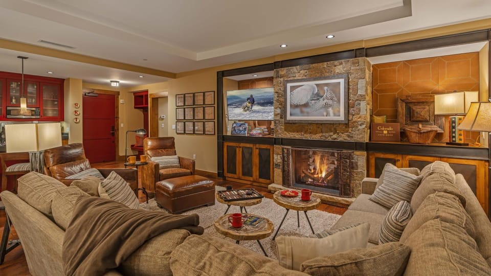TV and multimedia, Living room, Seating area, fireplace, furniture