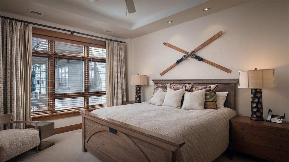 Bed, Seating area, Bedroom, furniture