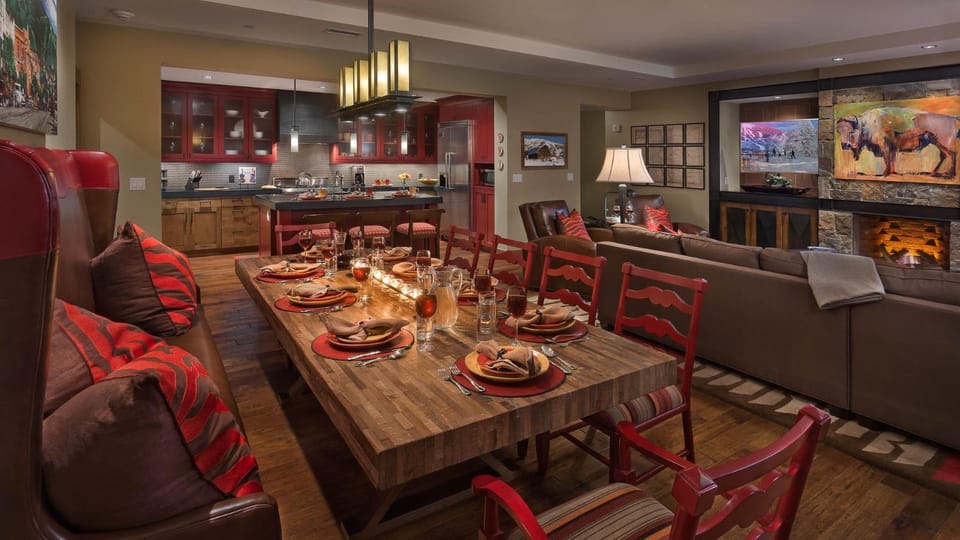 Seating area, Dining area, kitchen