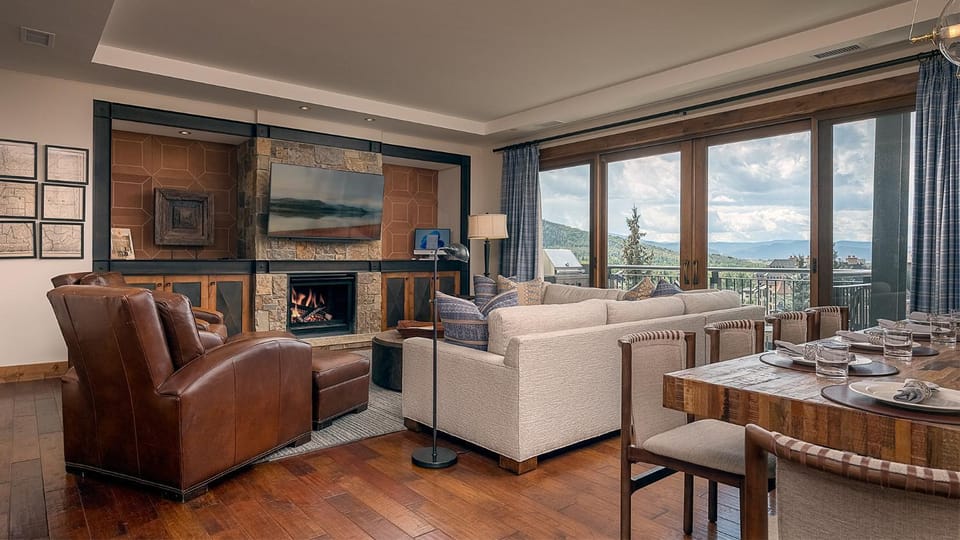 TV and multimedia, View (from property/room), Balcony/Terrace, Seating area, fireplace