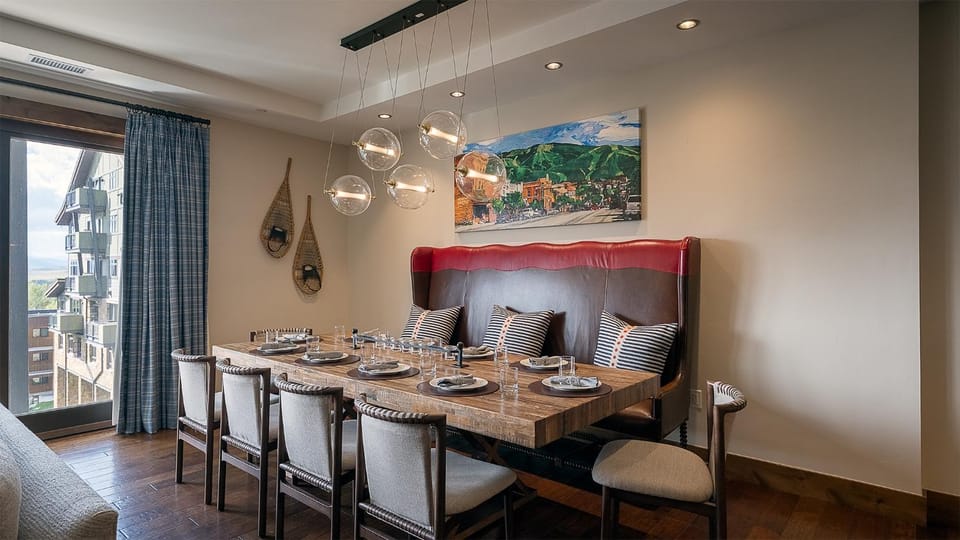 View (from property/room), Seating area, Dining area, furniture