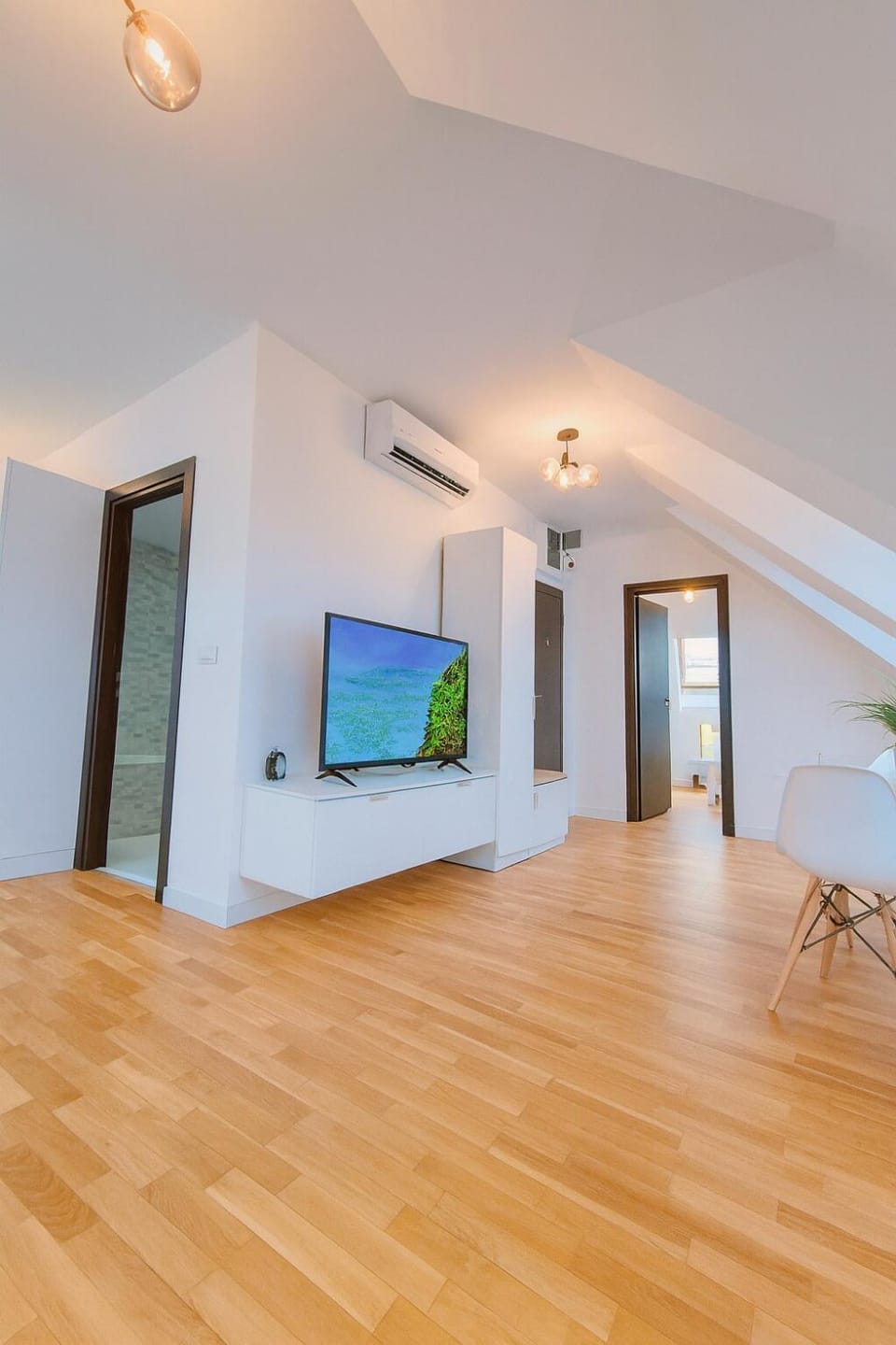 TV and multimedia, air conditioner