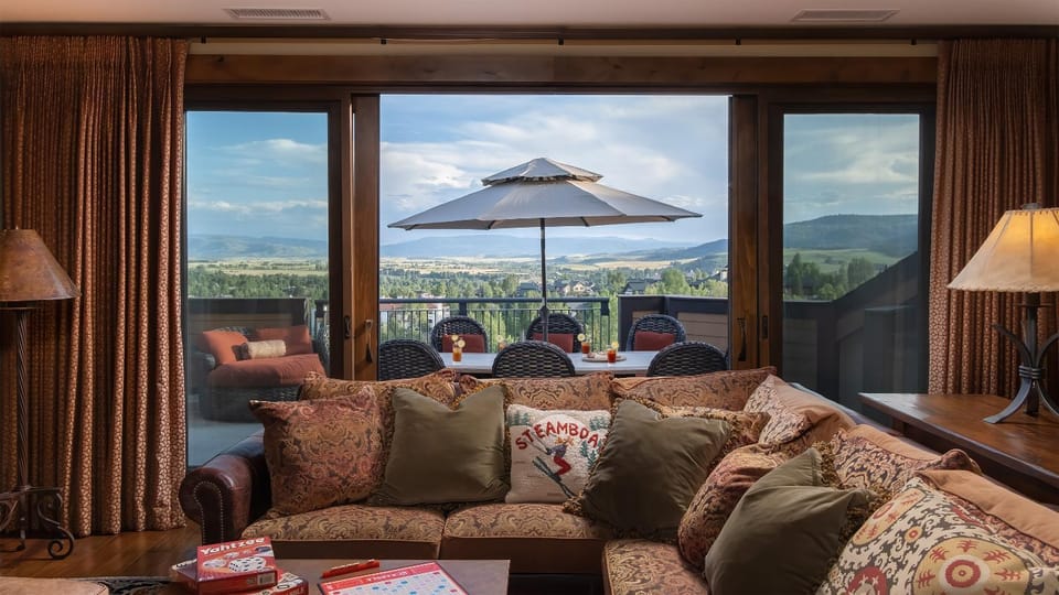 View (from property/room), Balcony/Terrace, Seating area, furniture