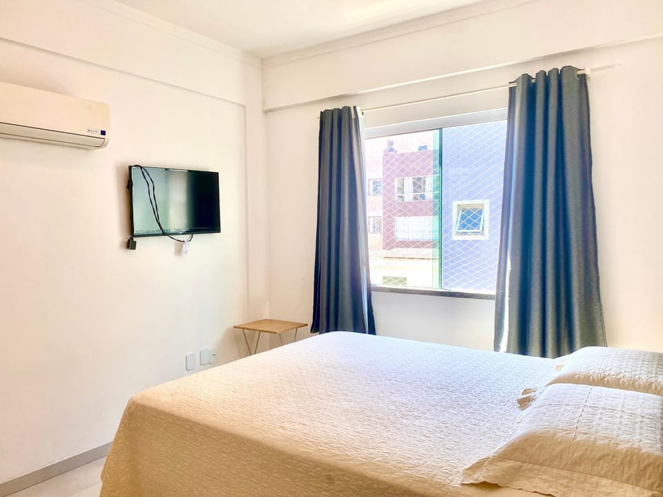 Bed, TV and multimedia, Bedroom, air conditioner