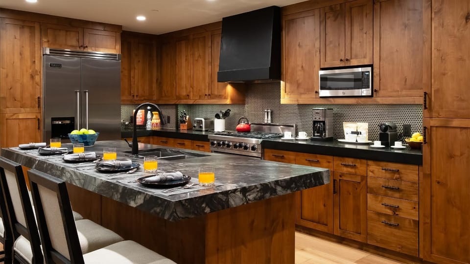 furniture, microwave, storage, toaster, kitchen